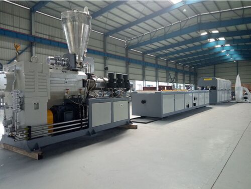 последний случай компании о Engineered for the Desert: Delivering a WPC Outdoor Decking Extrusion Line to Egypt