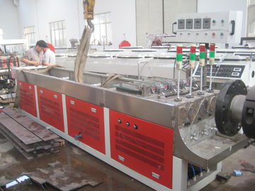 Прочные 4 трубы PVC изготовляя винт двойника емкость 250KG/H/350KG/H машины