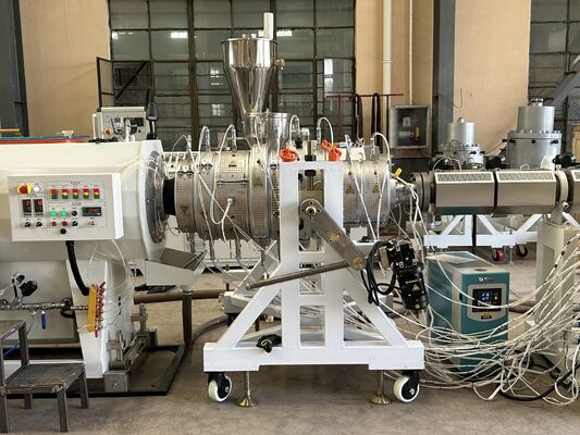 Motor Plastic Extruder HDPE Pipe Extrusion Производственная линия экструзионная машина