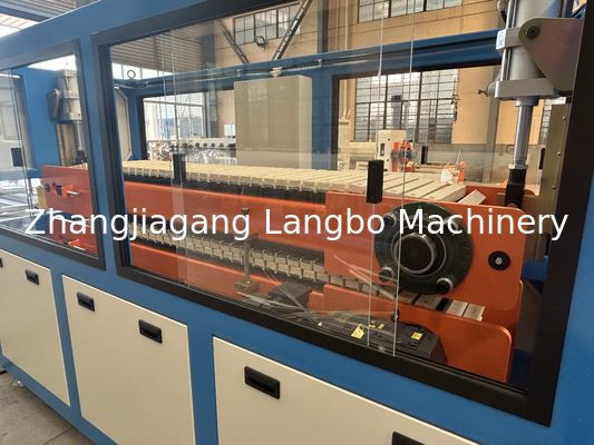 Коническая двухшнековая экструзионная линия для производства пластиковых плинтусов из ПВХ с основанием, профилей для плинтусов