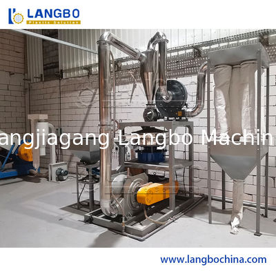 ПВХ трубы, переработанные на фрезеровке с помощью измельчителя и пульверизатора