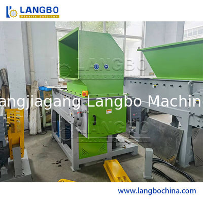 Двухвальный пластиковый измельчитель для переработки с производительностью 500-1000 кг/ч и мощностью двигателя 37 кВт для пластиковых труб или профилей
