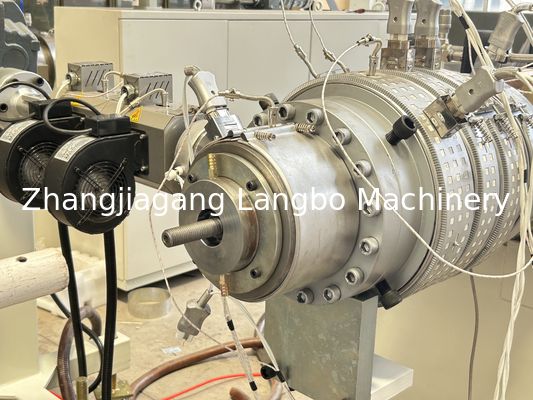 Линия экструзии труб ПВХ 50-200 мм / машина для изготовления труб ПВХ / линия производства труб ПВХ