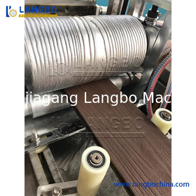 55/110 Конический экструдер с двумя винтами Линия экструзирования профиля WPC с размерами профиля 1180 мм и мощностью мотора 22 кВт