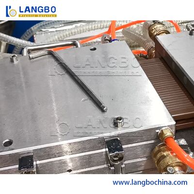 Популярная легкая эксплуатируемая линия низкое энергопотребление штранг-прессования профиля ВПК