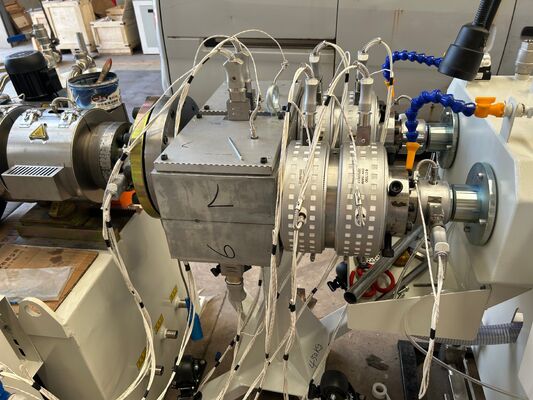 Пластиковая экструзионная машина Пластиковое оборудование PVC PP PE трубная экструдерная машина для производства труб из ПВХ