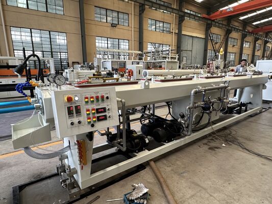 ПЛК сенсорный экран ПВХ трубы экструзионная линия двойной винтовой трубы изготовления машины