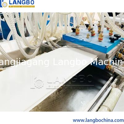 Автоматический лист ПВК делая машину, производственную линию ПВК панели полости силы 55КВ