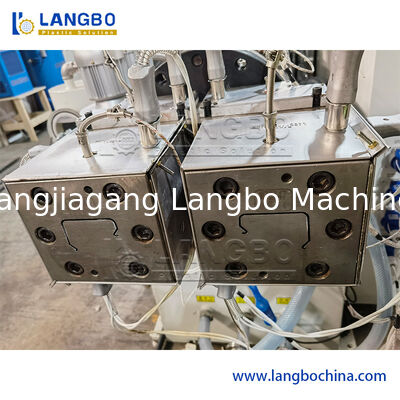 55/110 Конический двухшнековый экструдер для экструзии профилей ПВХ для кабельного канала 1180 мм с мощностью двигателя 22 кВт