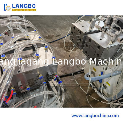 55/110 Конический экструдер с двумя винтами линия экструзирования ПВХ-профиля для 1180 мм кабельного трубопровода с мощностью мотора 22 кВт