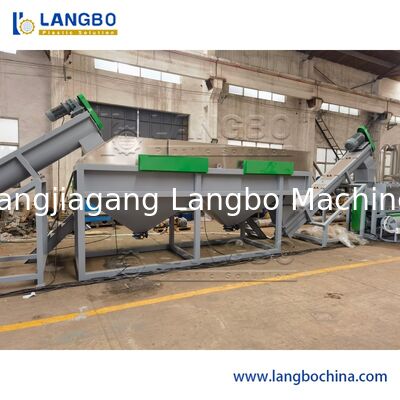 Линия переработки ПЭТ мощностью 300-5000 кг/ч с размером хлопьев 14 мм и напряжением 380 В для переработки ПЭТ-бутылок