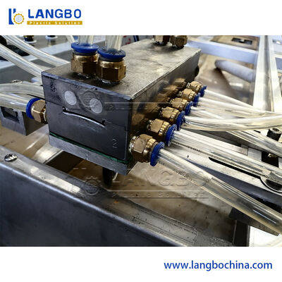 Двухцветный коэкструзионный поликарбонат (PC) /PMMA/LED лампа/крышка трубки/PS Картинка Фотокаркас Формирование профиля Экструзия Производство Изготовление машины