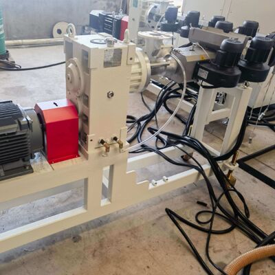 Высокоточная экструзионная линия для держателя ценовых тегов из ПВХ.