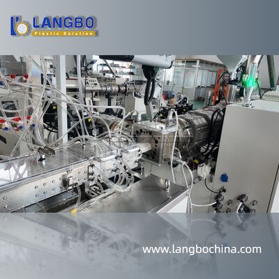 Линия экструзирования ПВХ-профиля.