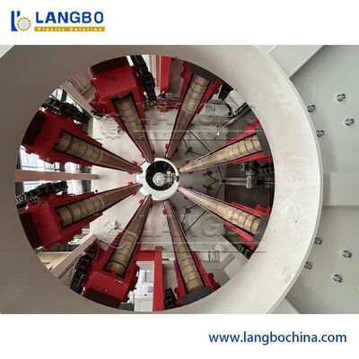 Линия экструзии труб из ПВХ. Подходит для точного контроля диаметров труб 16 мм. 800 мм.