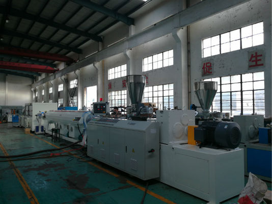 Полноавтоматическая линия штранг-прессования трубы PVC, машина 80KW 250KG продукции трубы